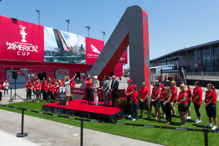 Ribbon-cutting ceremony. Photo: 2013 ACEA/Gilles Martin-Raget